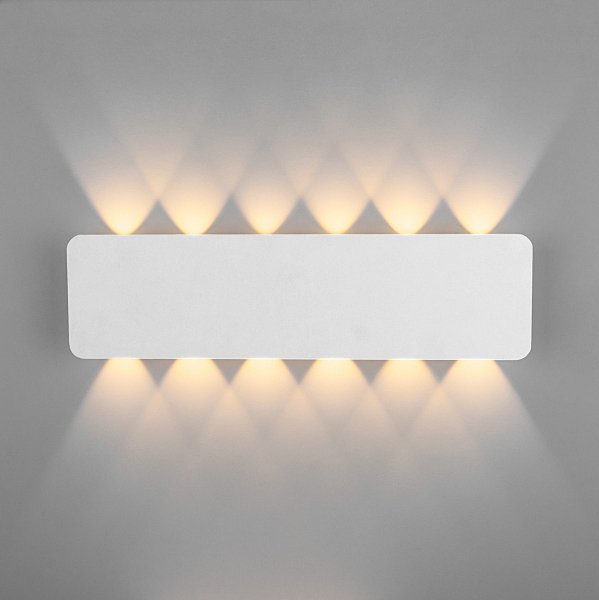 Настенный светильник Eurosvet Angle 40139/1 LED белый 12W